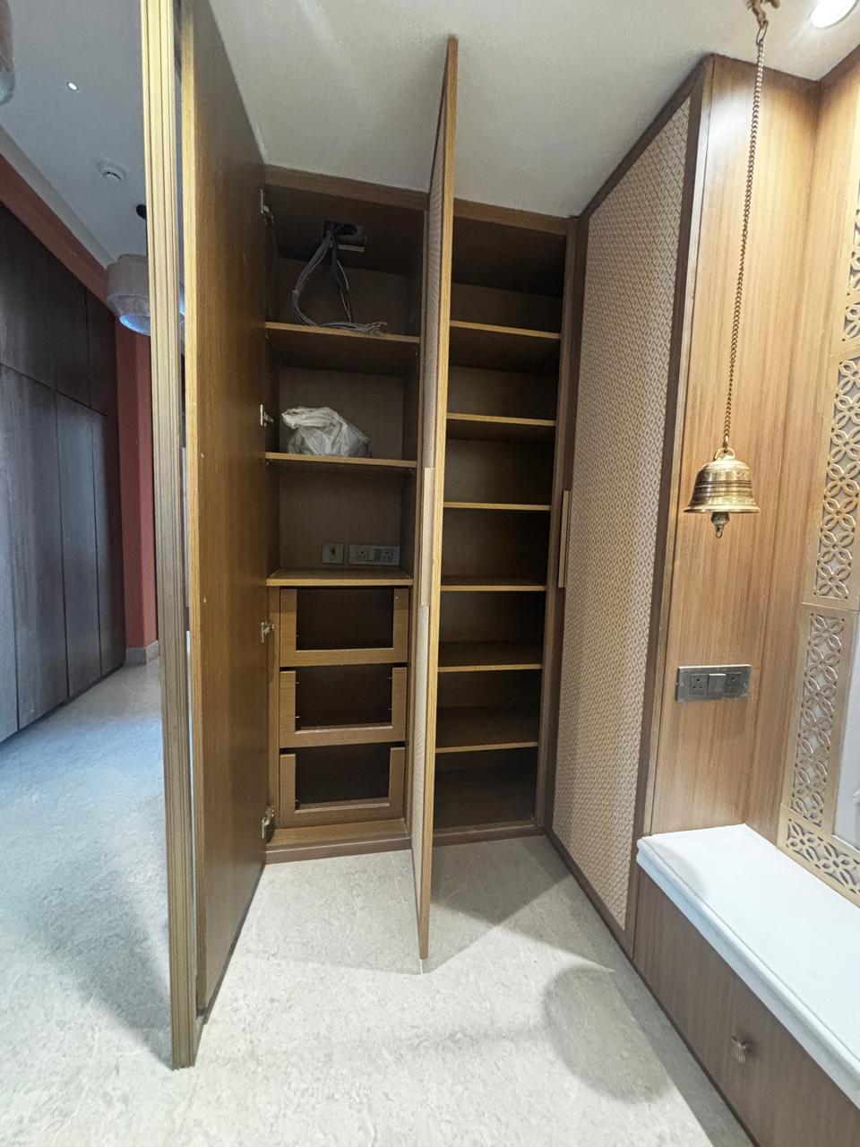 Wardrobe 23